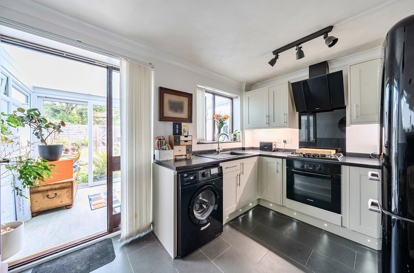 2 bedroom  terraced house for sale