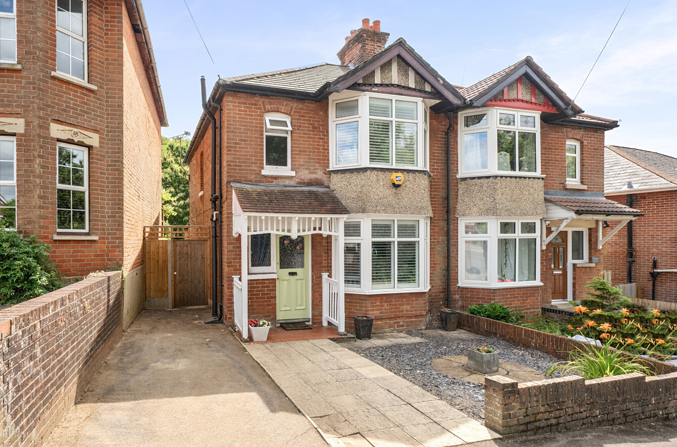 3 bedroom  semi-detached house for sale