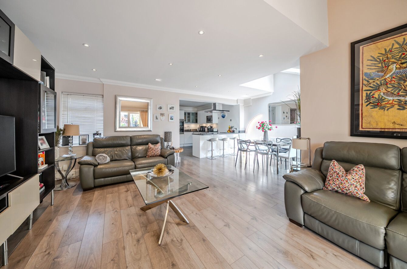4 bedroom  semi-detached house for sale
