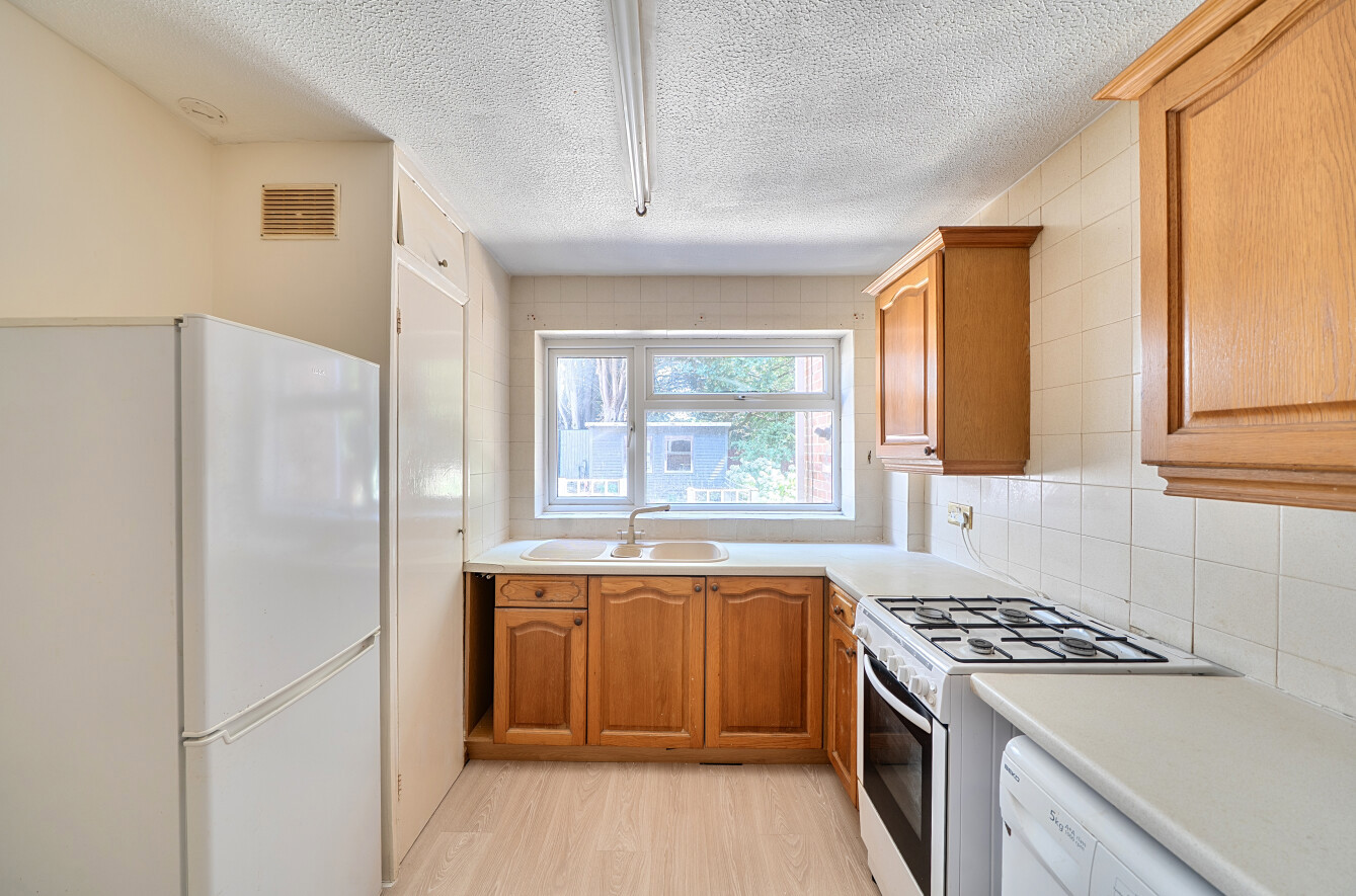 2 bedroom maisonette for sale
