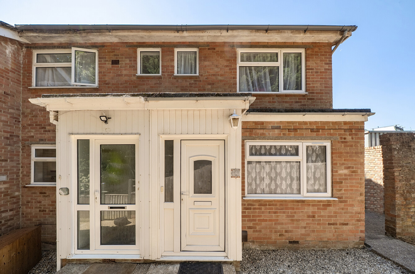 2 bedroom maisonette for sale
