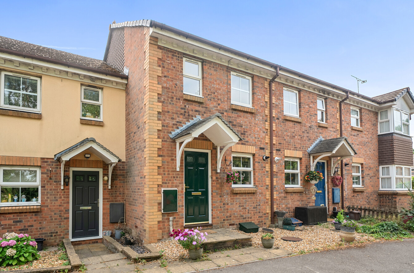 2 bedroom  terraced house for sale