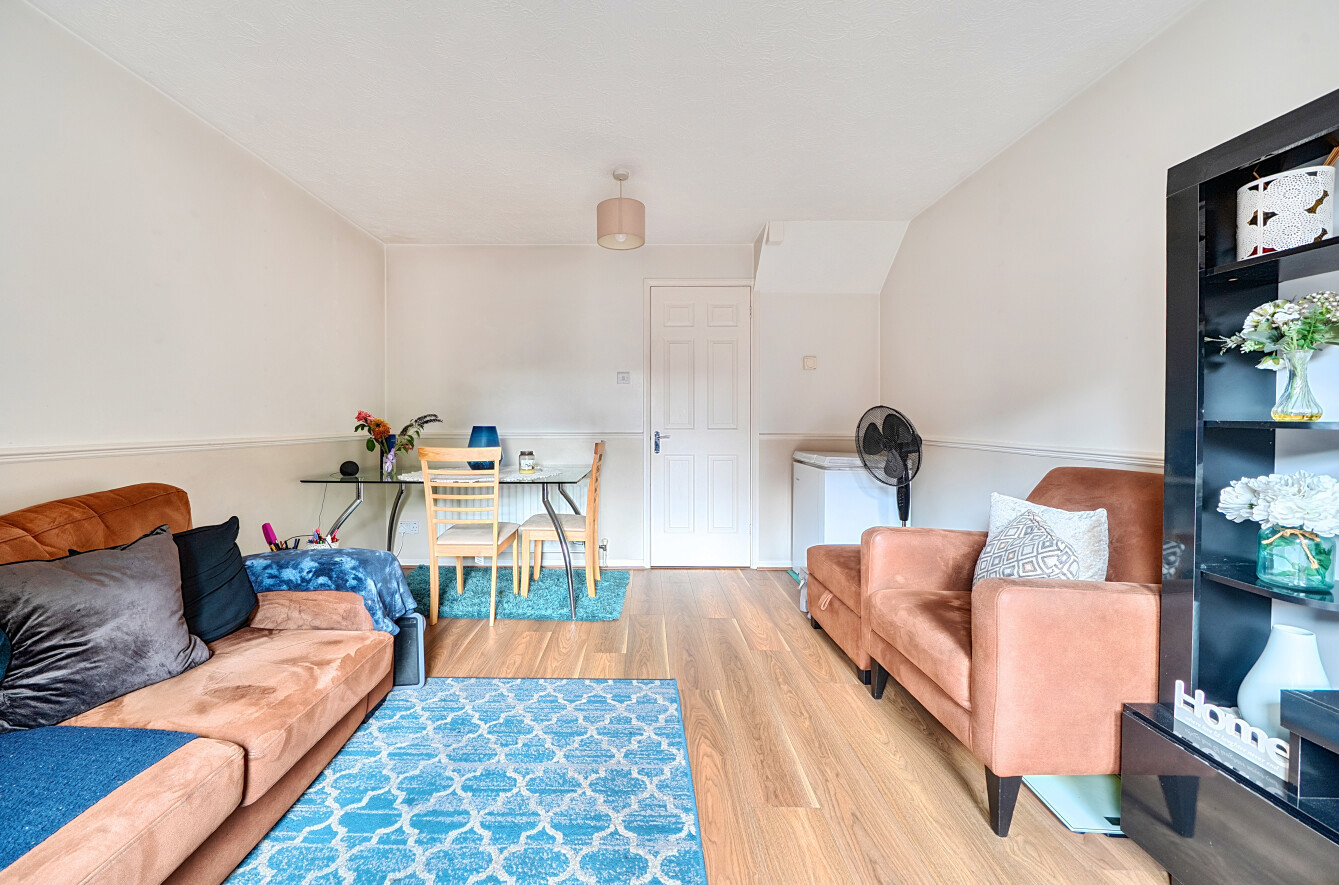 2 bedroom  terraced house for sale