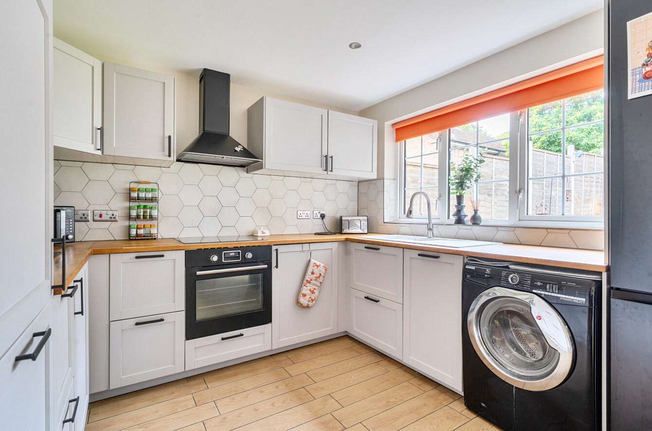 2 bedroom semi-detached house for sale