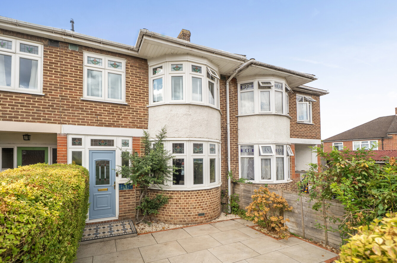 3 bedroom  terraced house for sale