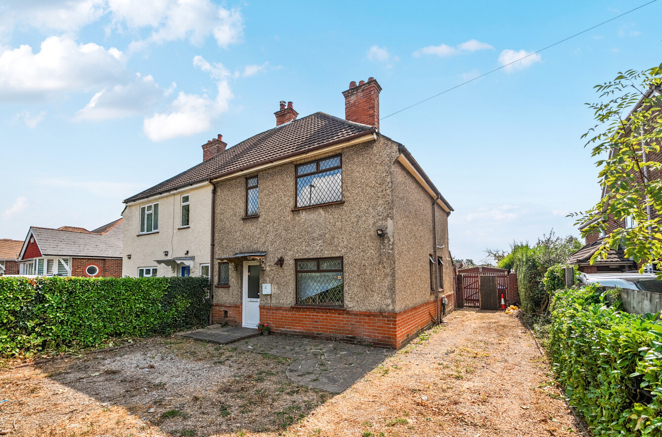 3 bedroom  semi-detached house for sale