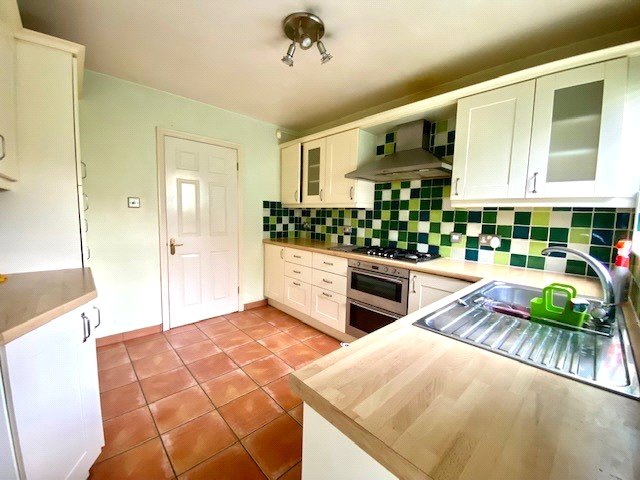 4 bedroom detached house to rent