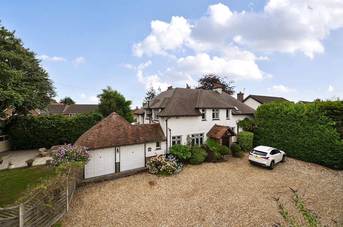 5 bedroom  detached house for sale