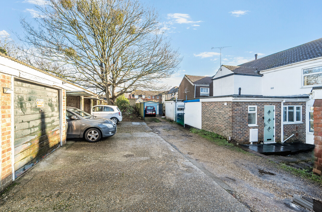 2 bedroom  terraced house for sale