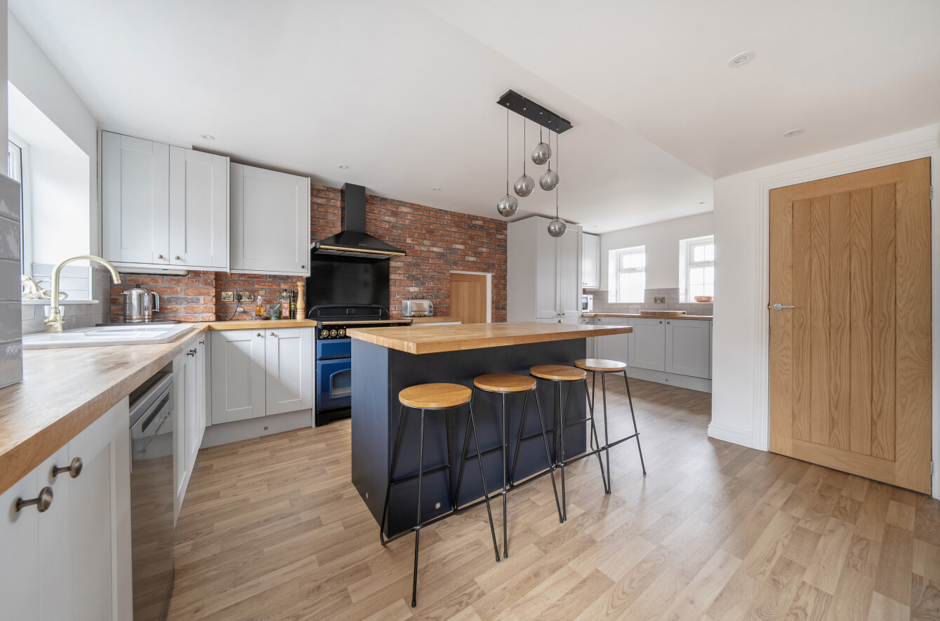 4 bedroom  detached house for sale