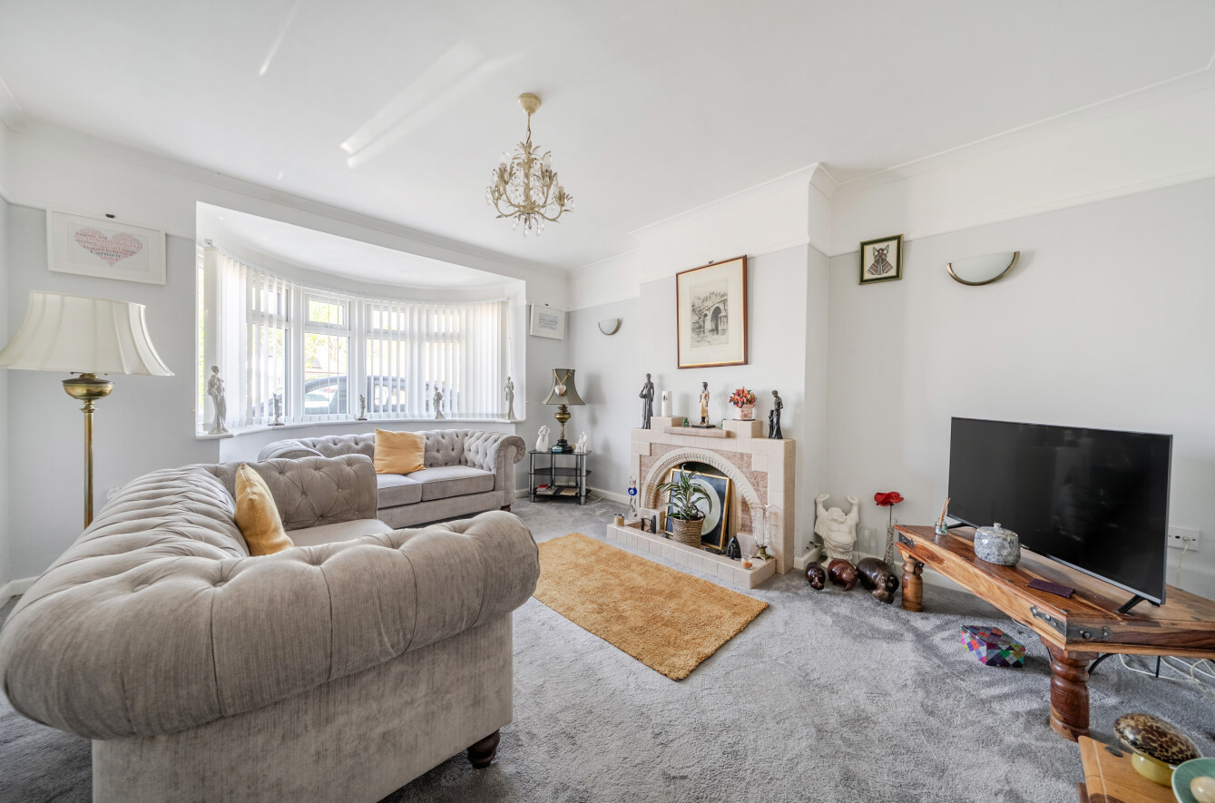 2 bedroom detached bungalow for sale