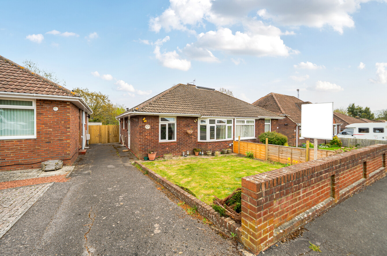 2 bedroom semi-detached bungalow for sale