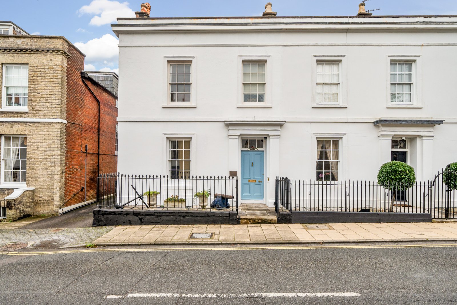 3 bedroom  semi-detached house for sale