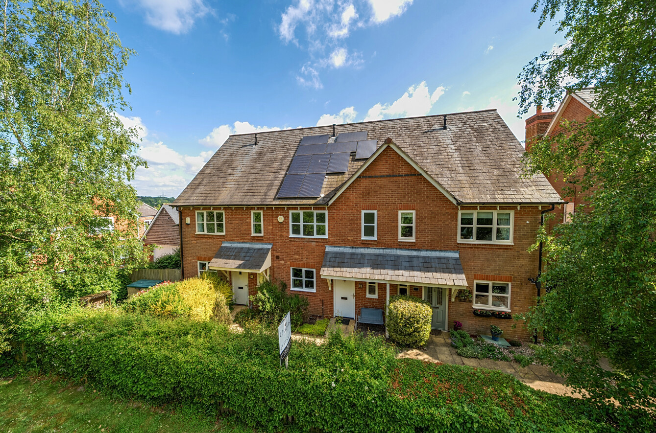3 bedroom  terraced house for sale
