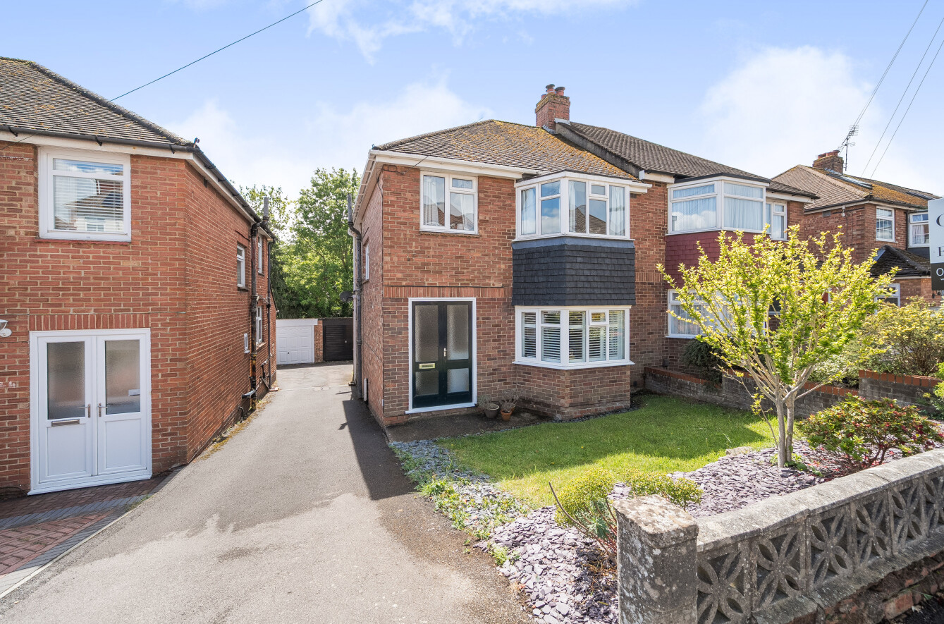 3 bedroom semi-detached house for sale