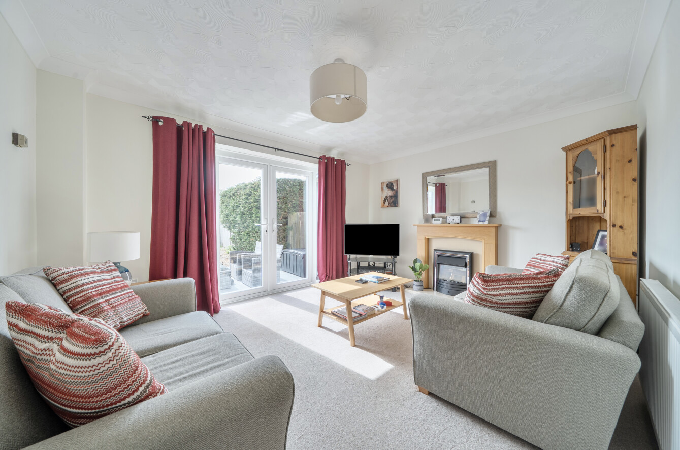 3 bedroom  semi-detached house for sale