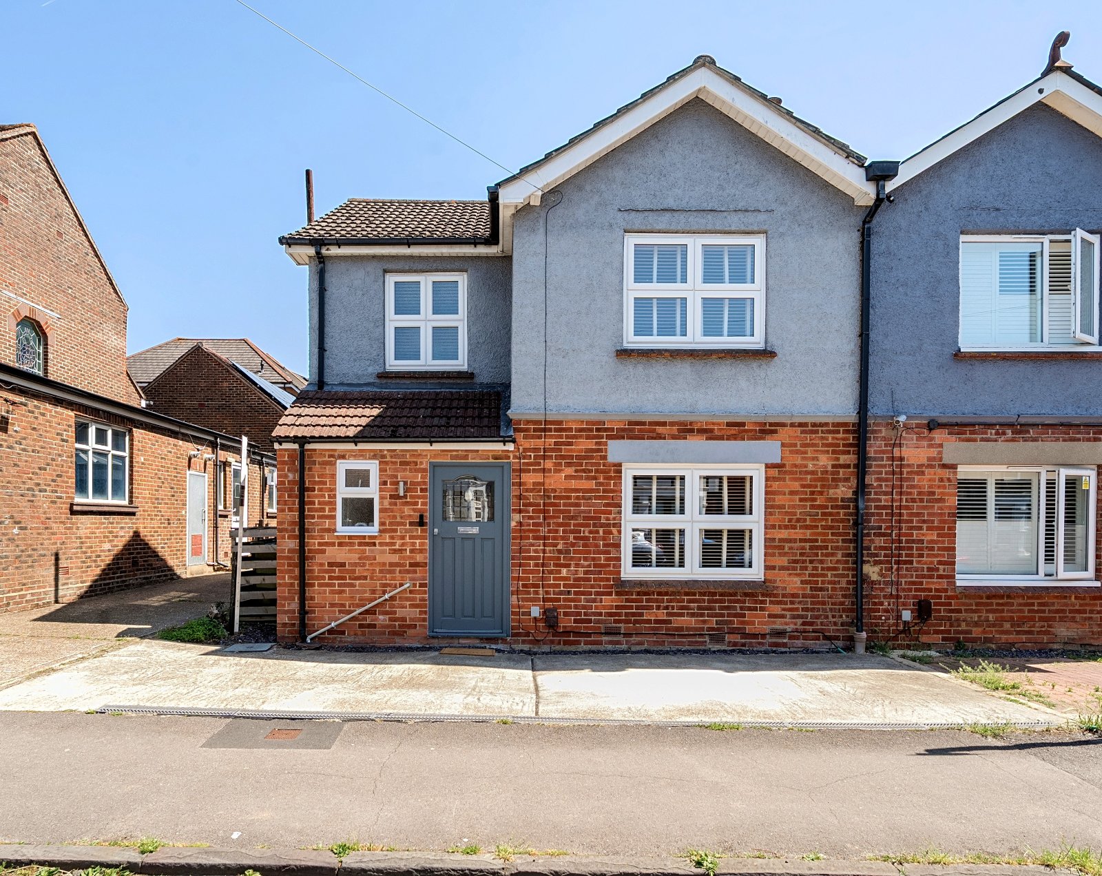 3 bedroom  semi-detached house for sale