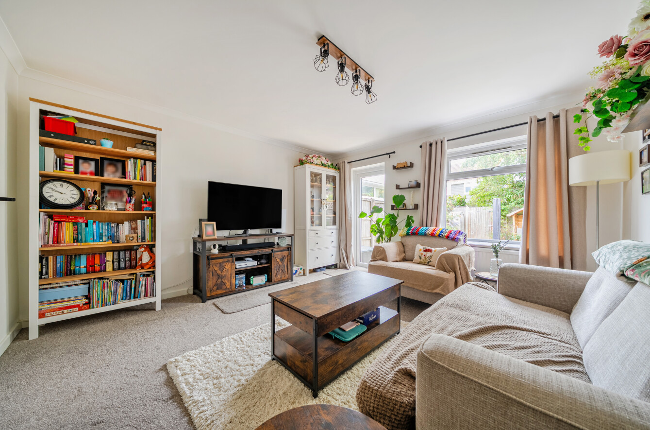 2 bedroom  terraced house for sale