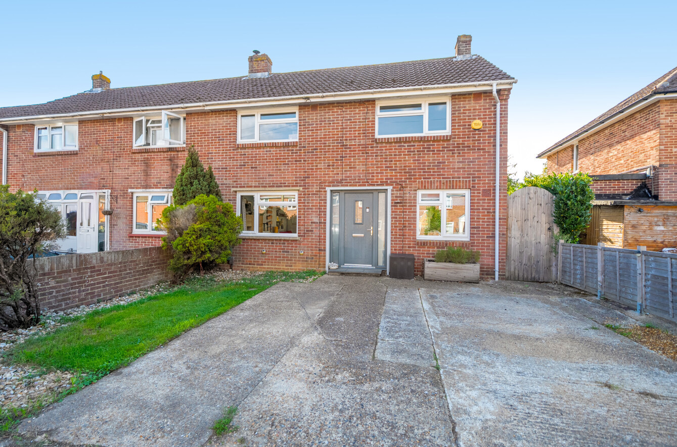 3 bedroom  semi-detached house for sale