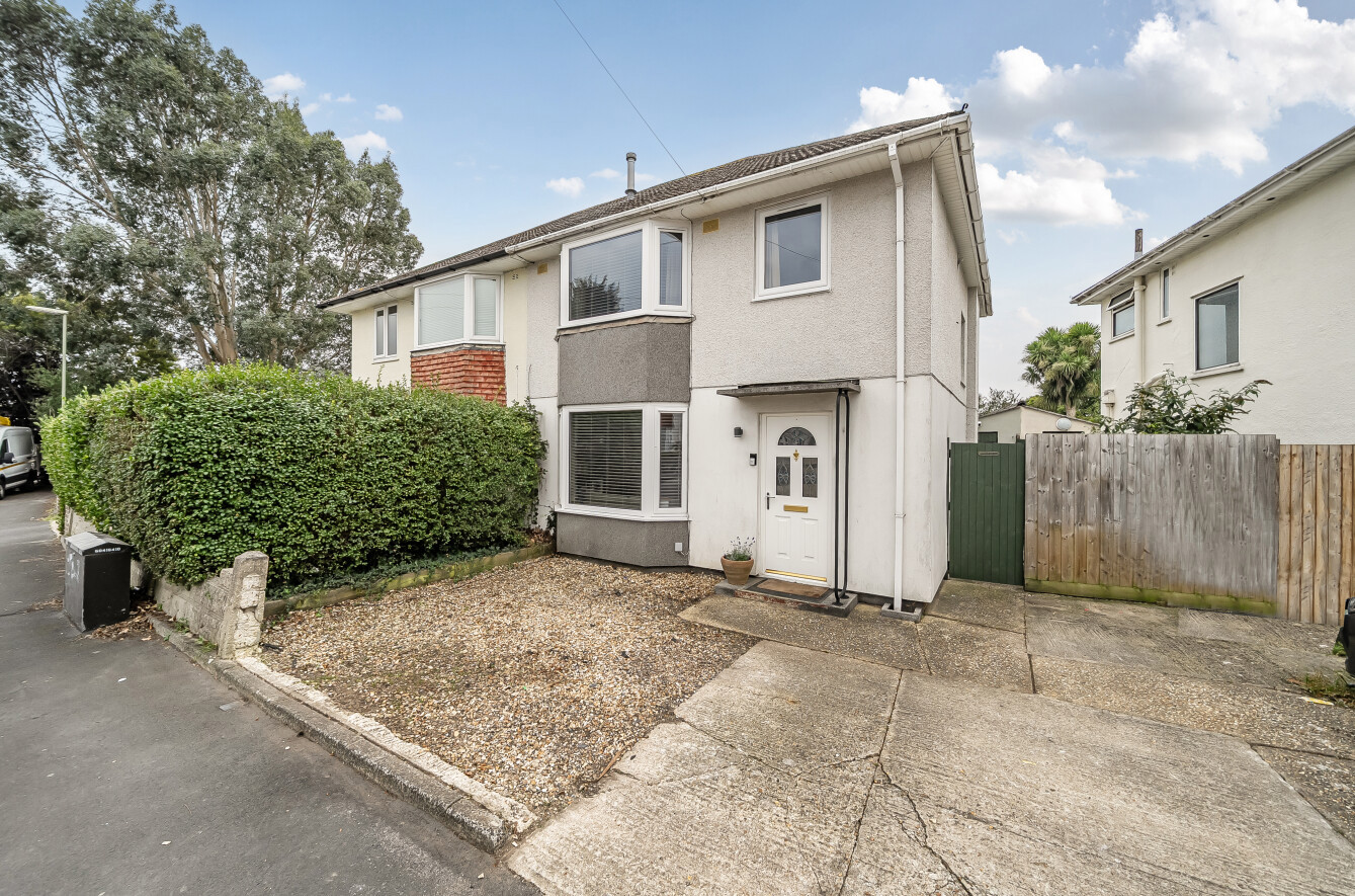 3 bedroom  semi-detached house for sale