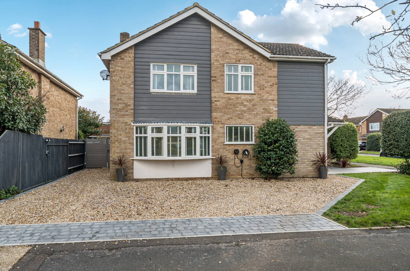 5 bedroom  detached house for sale