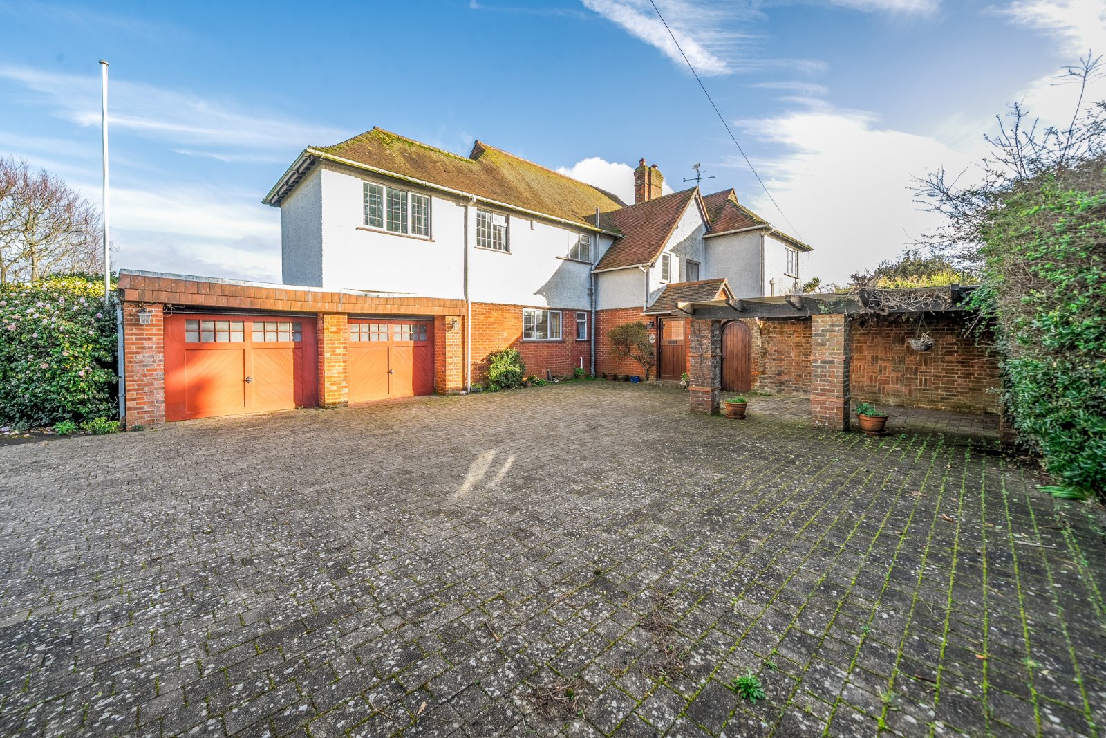 5 bedroom detached house for sale