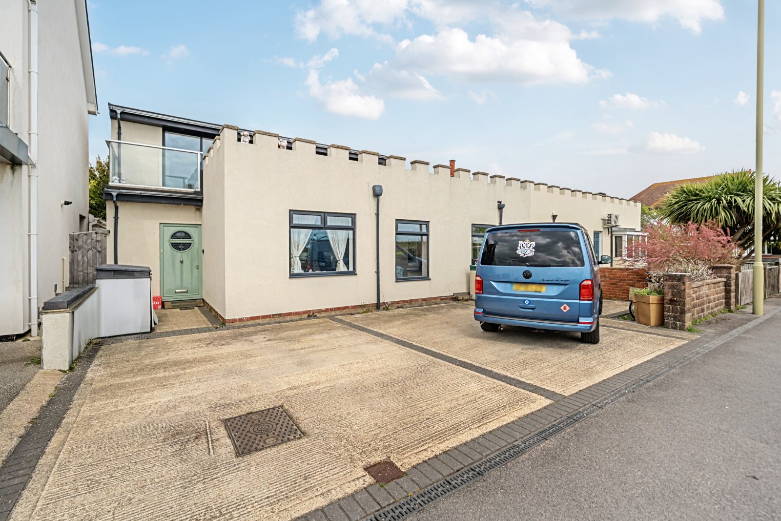5 bedroom semi-detached house for sale