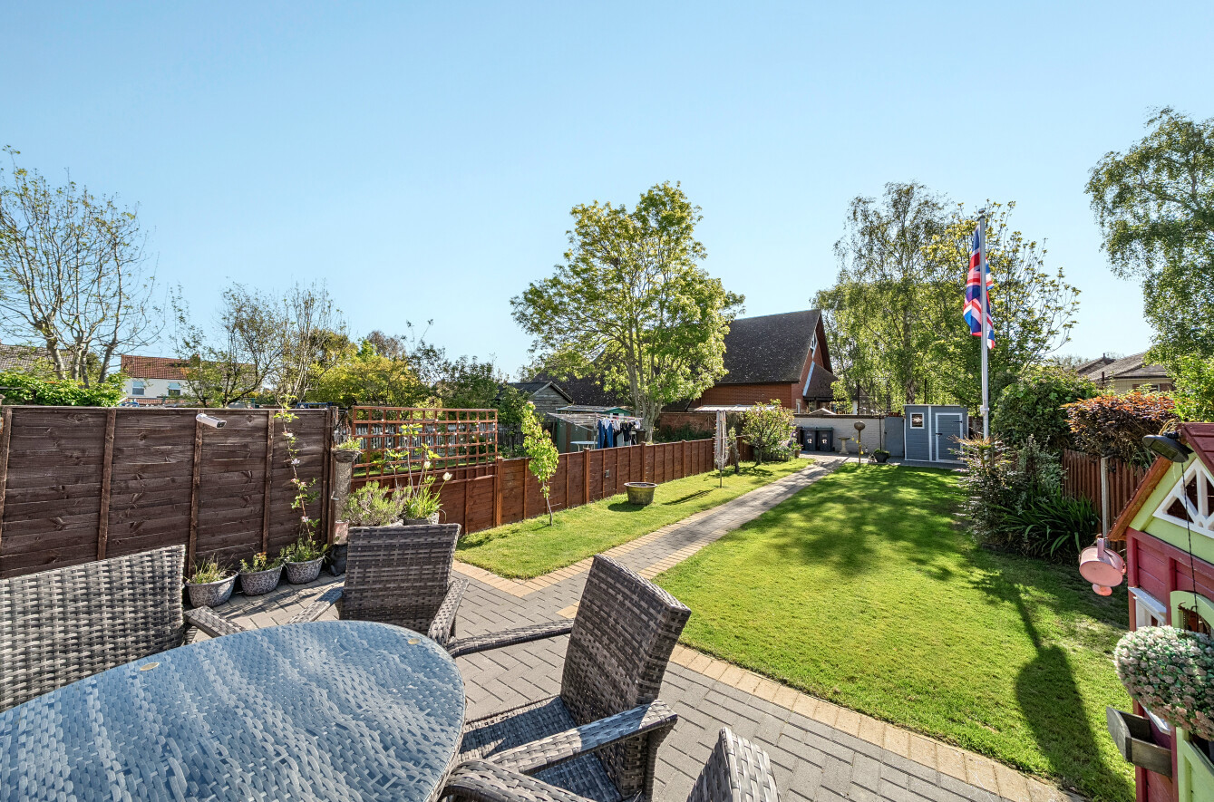 2 bedroom  detached house for sale