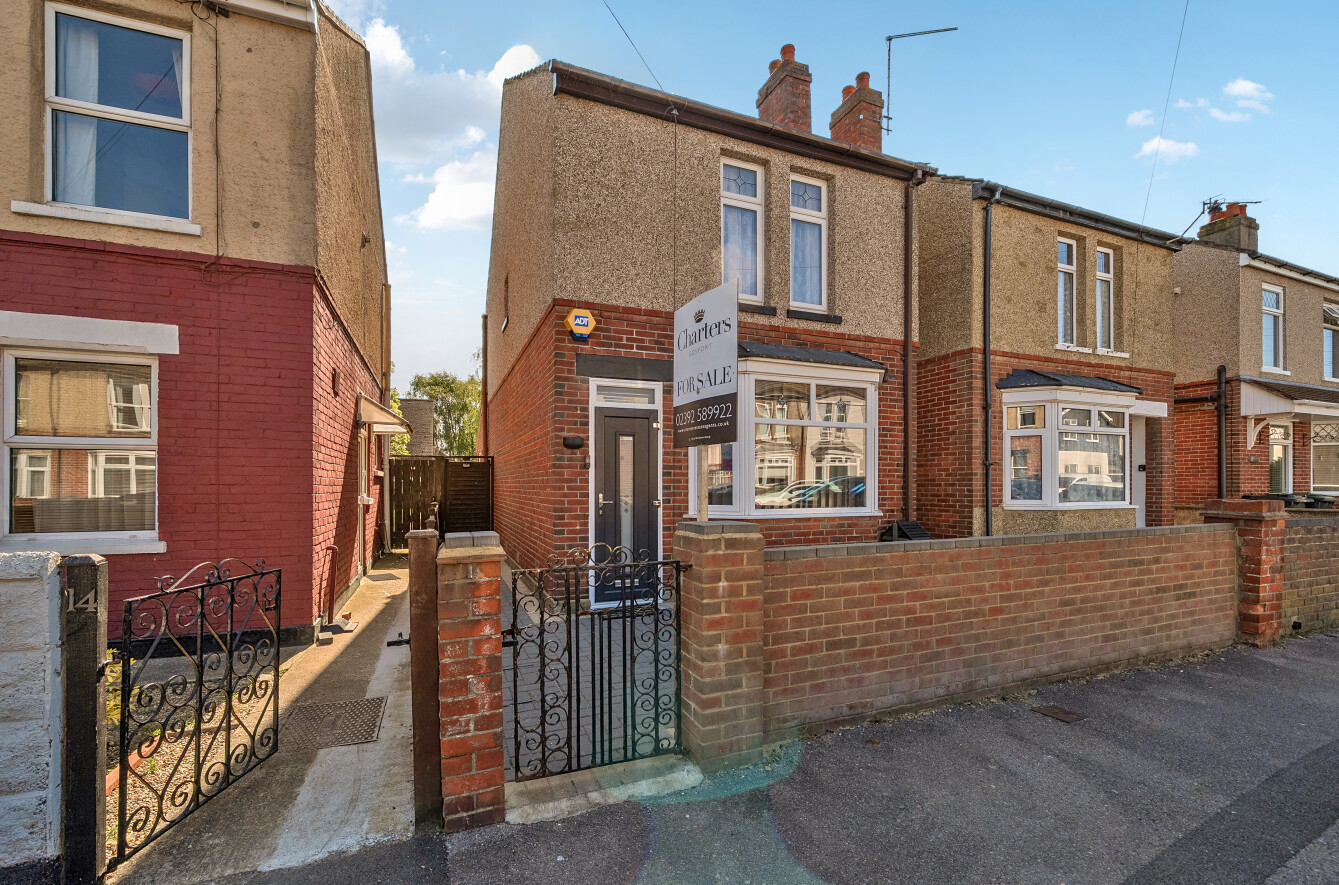 2 bedroom  detached house for sale