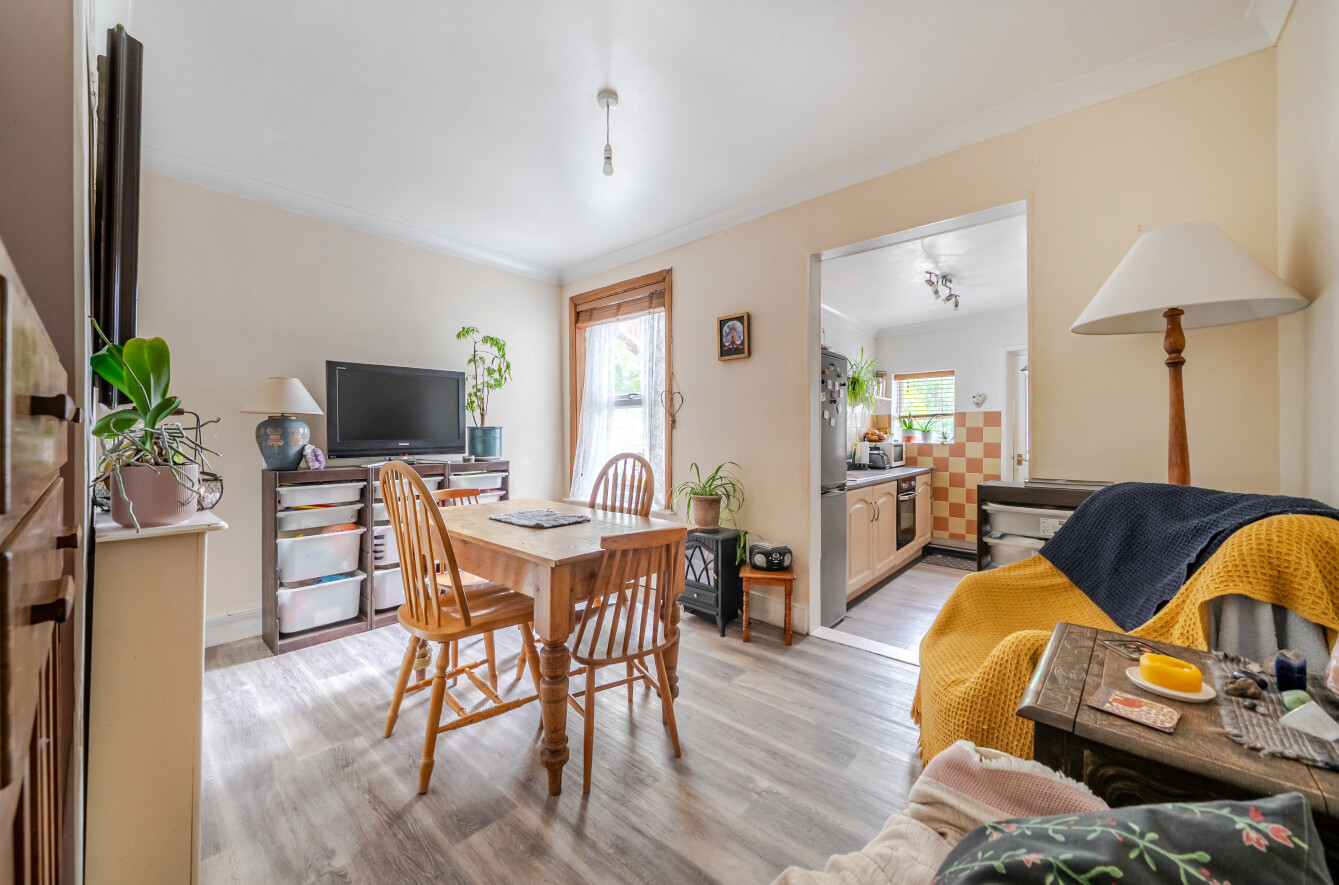2 bedroom  terraced house for sale