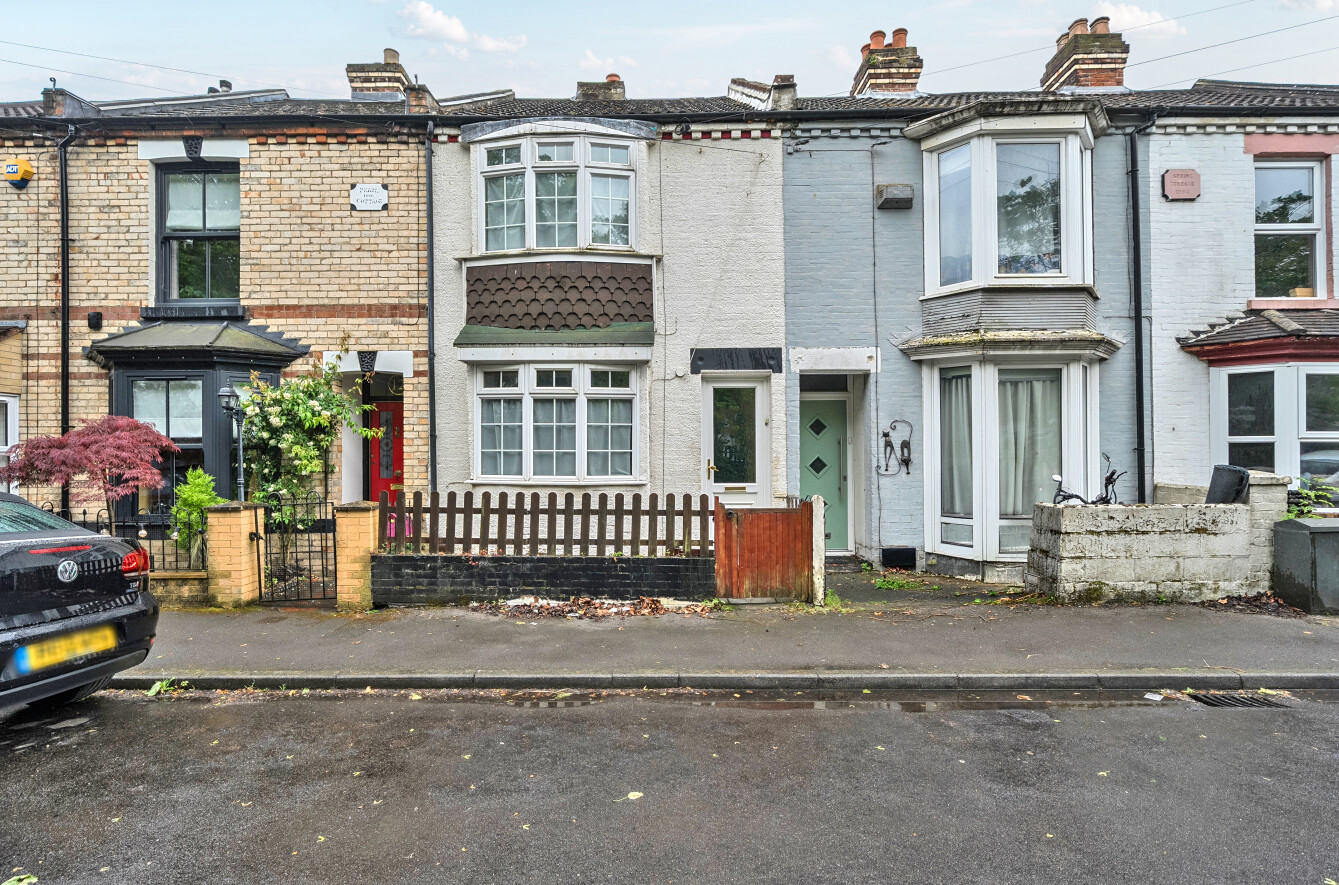 2 bedroom terraced house for sale