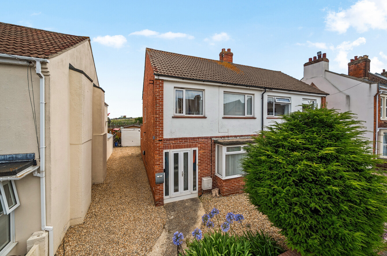 3 bedroom semi-detached house for sale