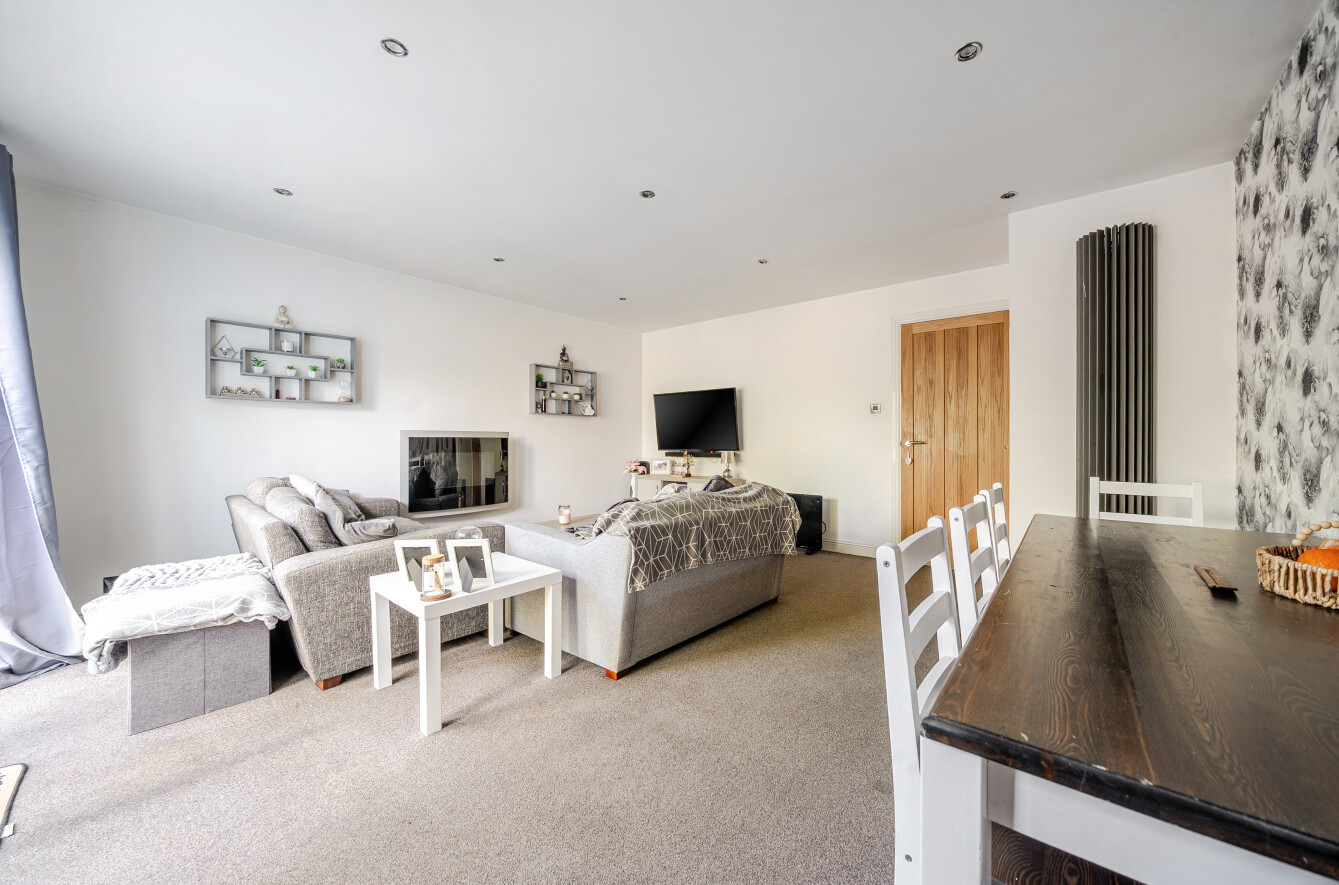 3 bedroom  terraced house for sale