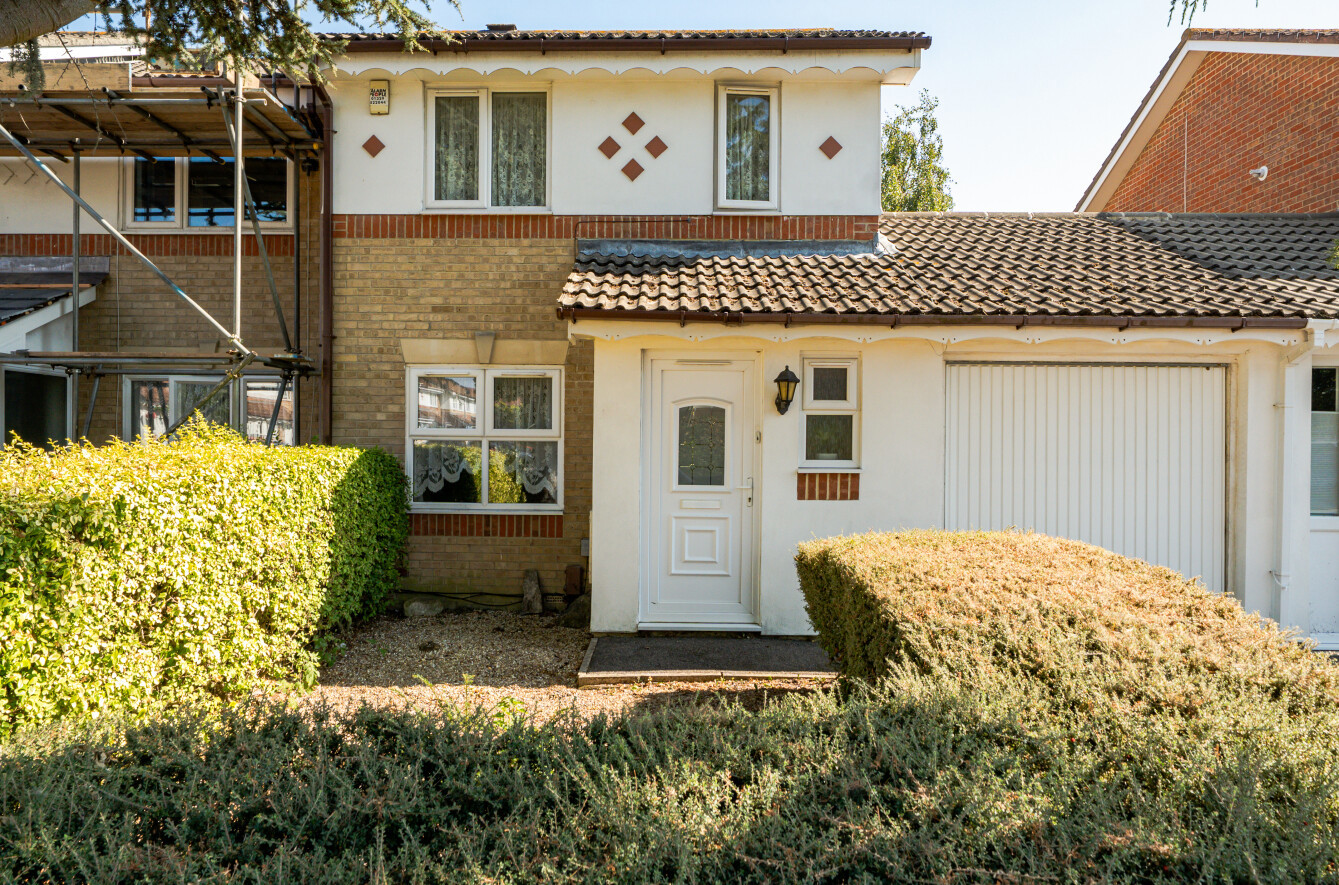 3 bedroom  semi-detached house for sale