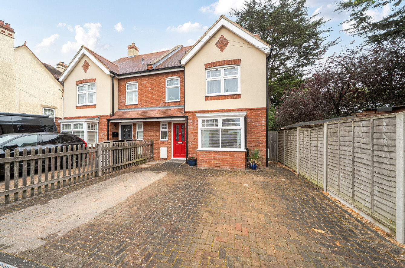 4 bedroom  semi-detached house for sale
