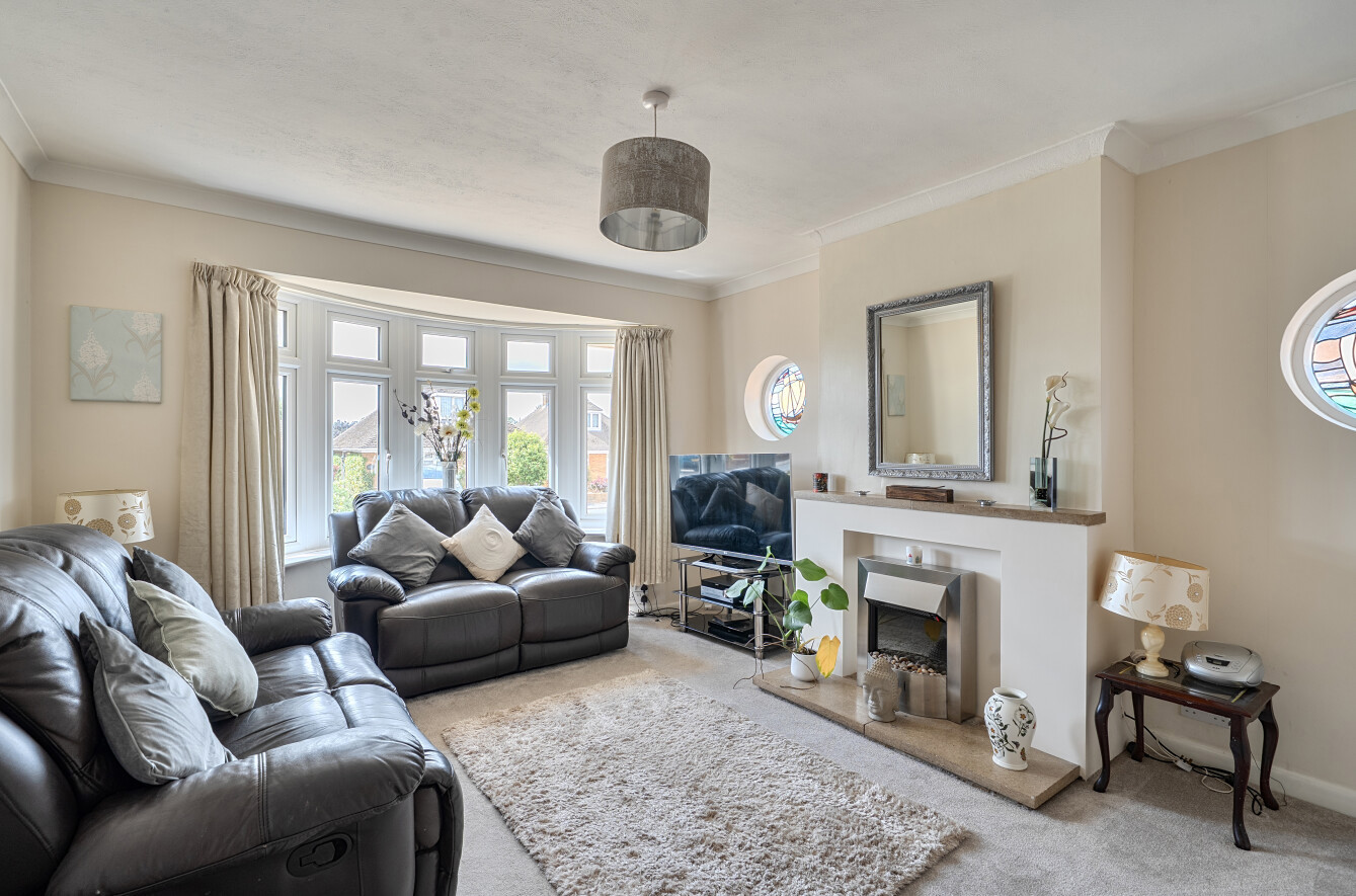 2 bedroom detached bungalow for sale