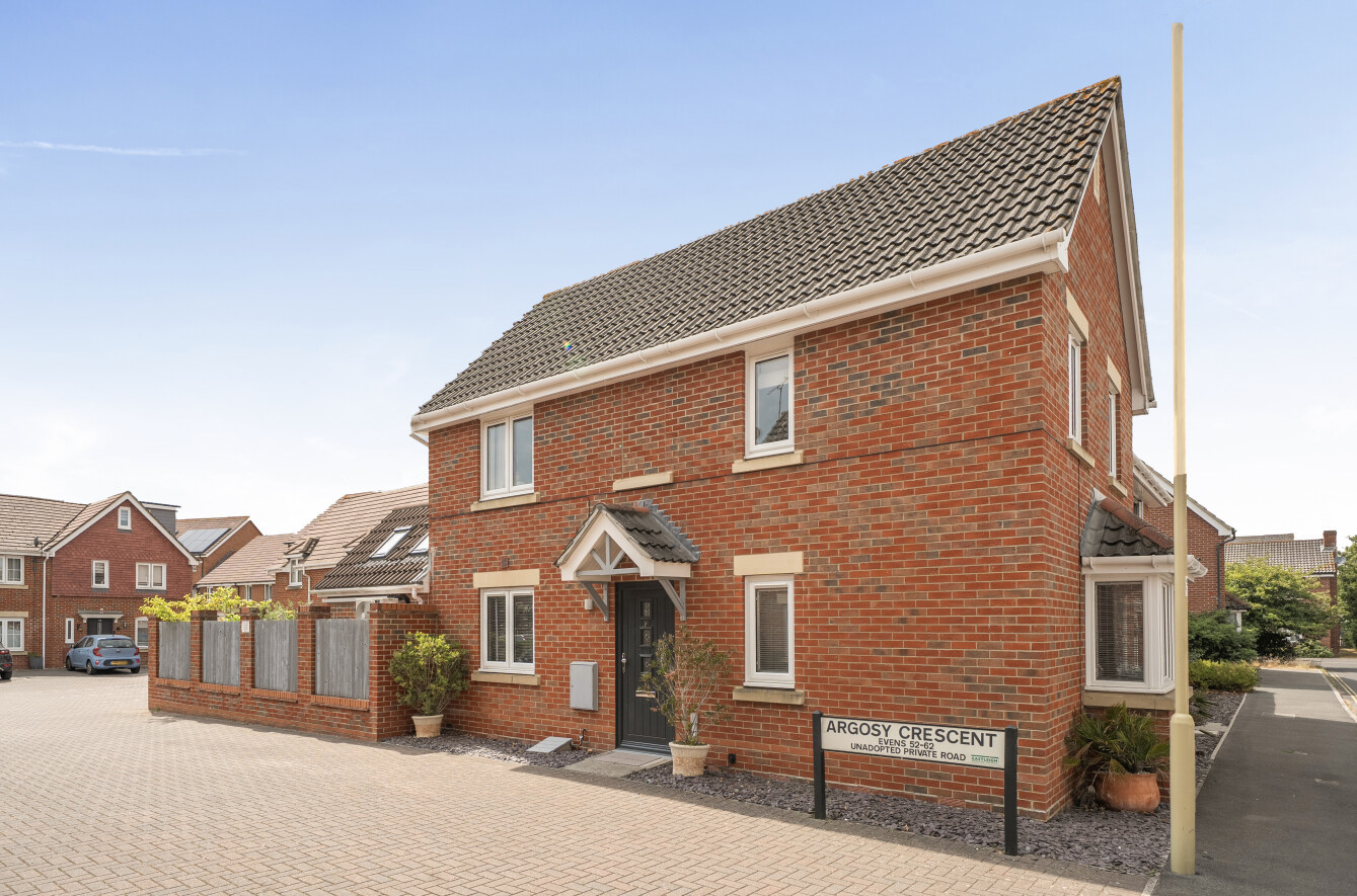 3 bedroom  semi-detached house for sale