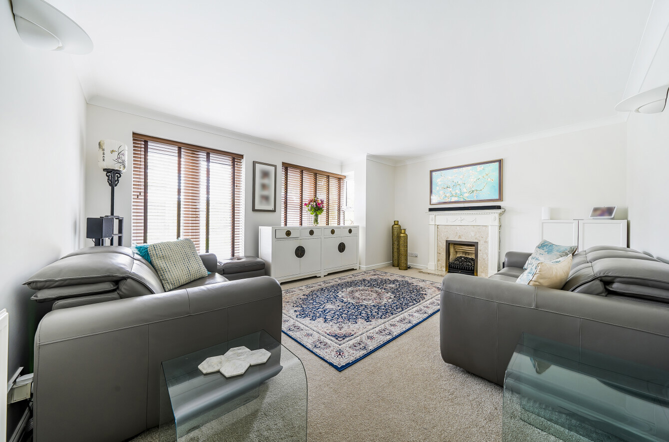5 bedroom  detached house for sale
