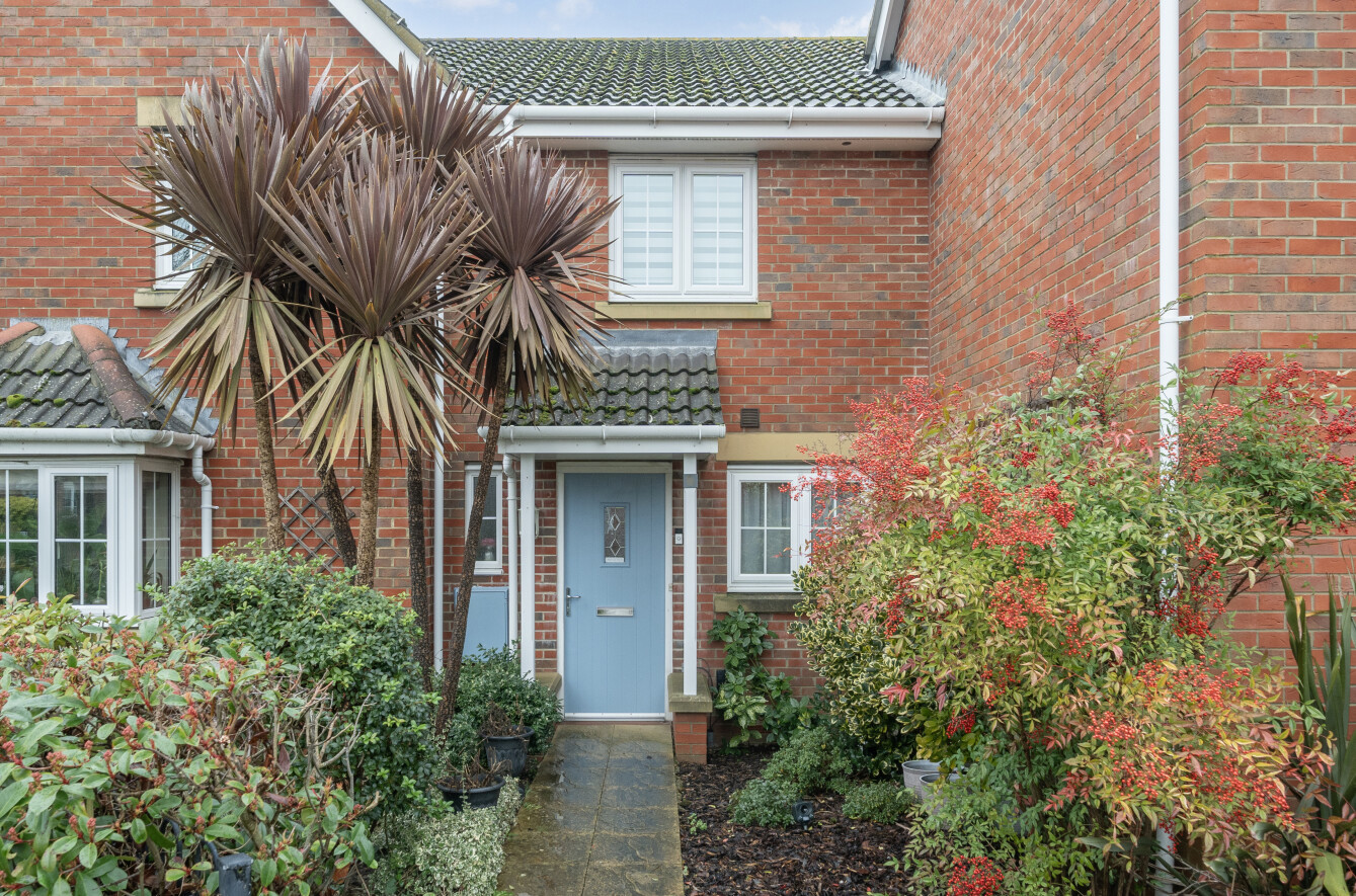 2 bedroom  terraced house for sale