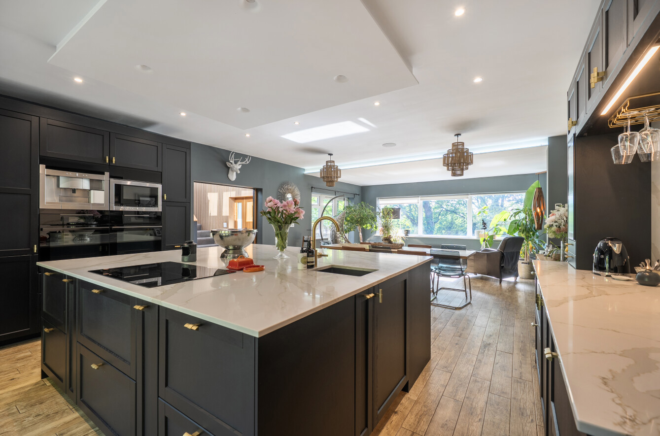 5 bedroom detached house for sale