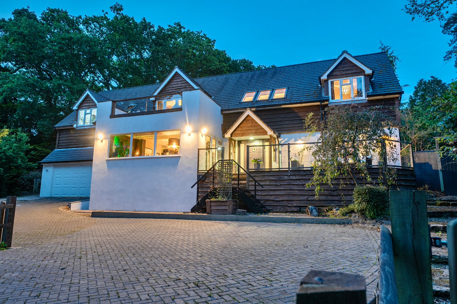 5 bedroom  detached house for sale