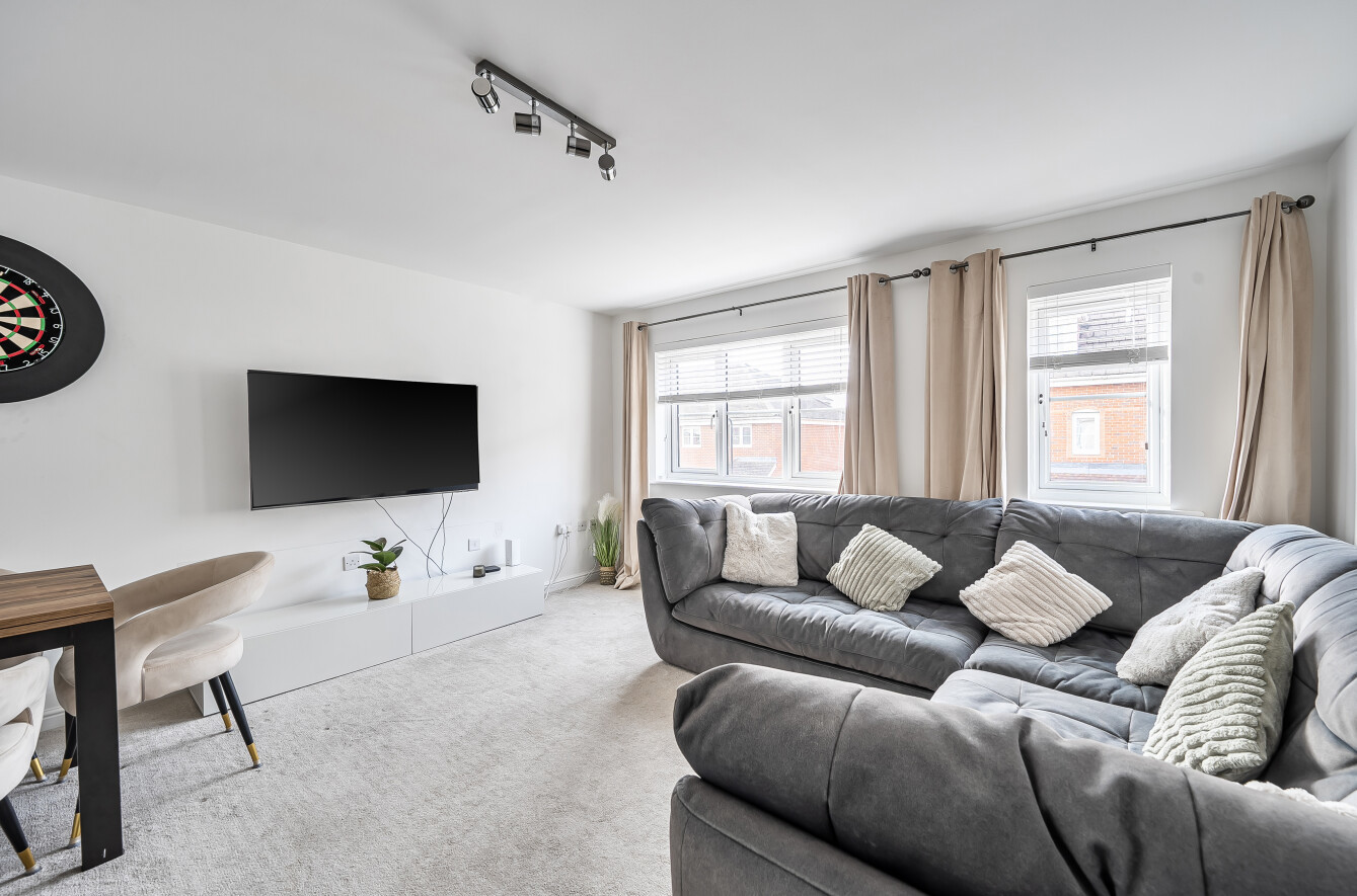 2 bedroom maisonette for sale