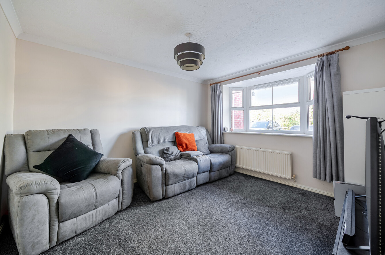 2 bedroom maisonette for sale