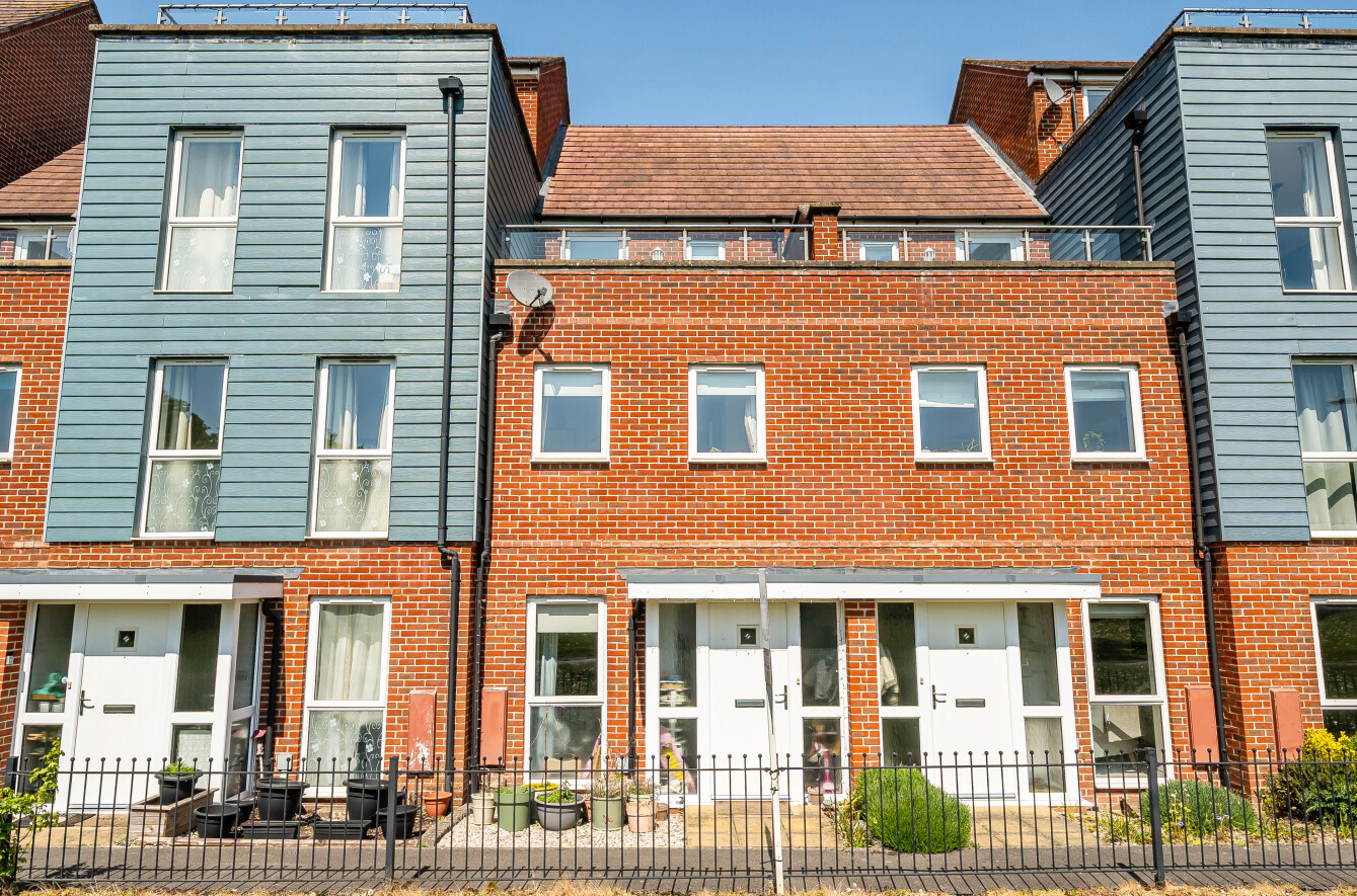 3 bedroom terraced house for sale