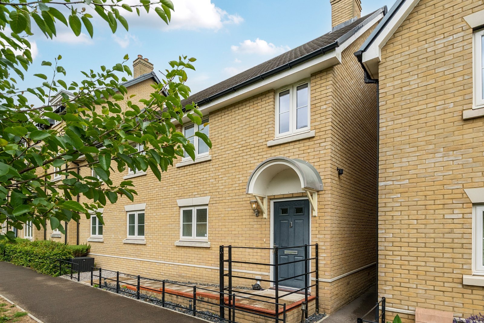 2 bedroom maisonette for sale