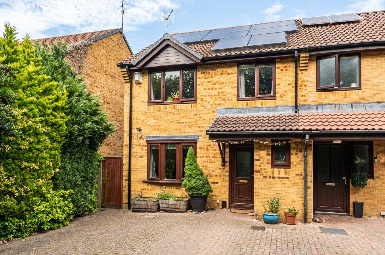 3 bedroom  semi-detached house for sale