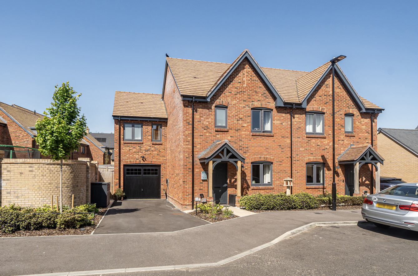 4 bedroom  semi-detached house for sale