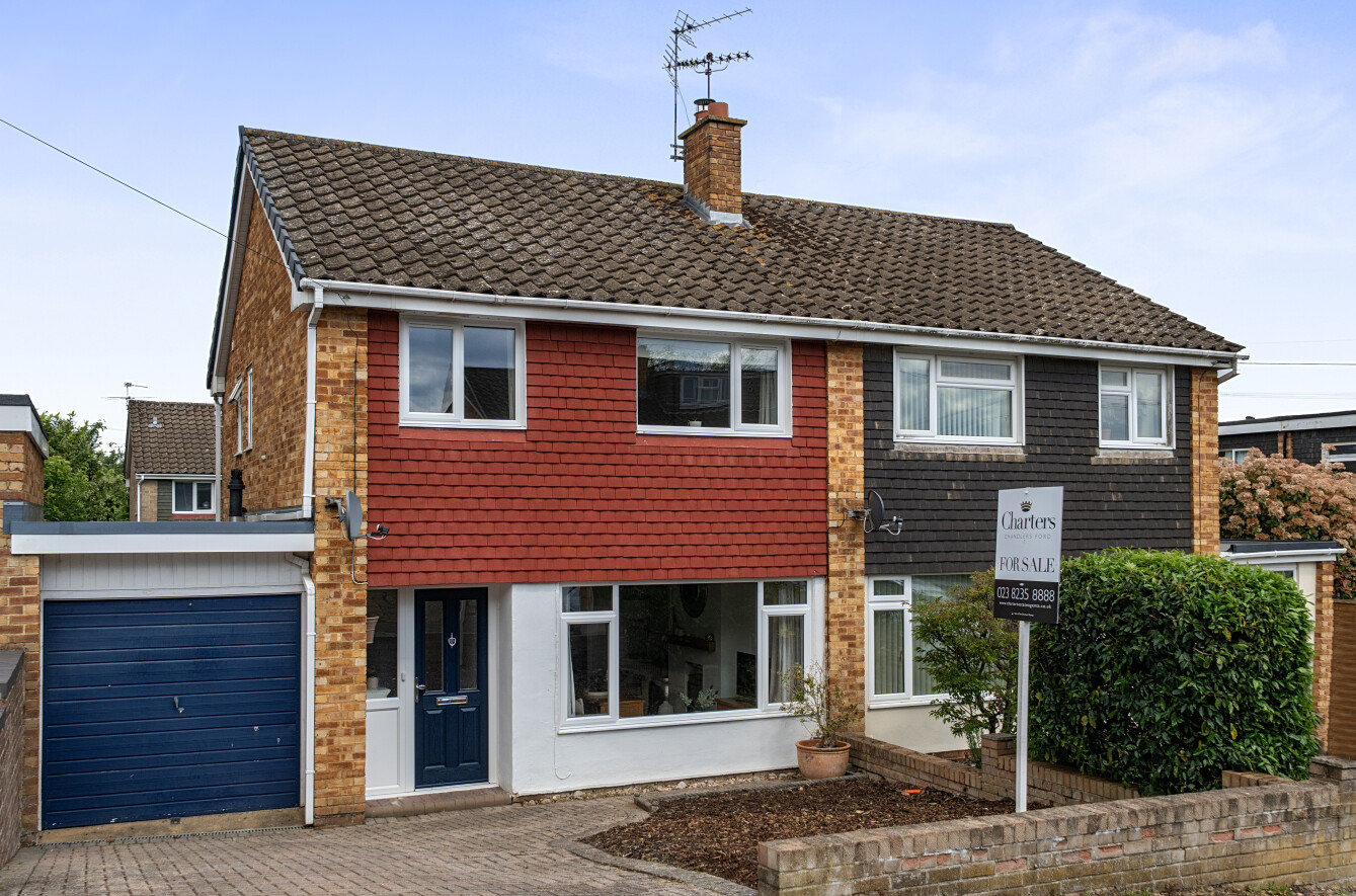 3 bedroom  semi-detached house for sale