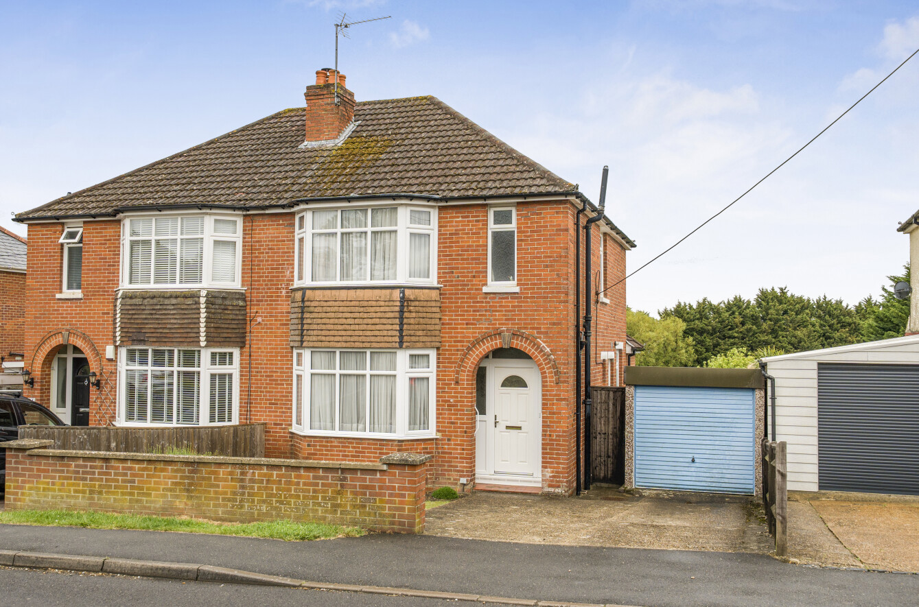 3 bedroom  semi-detached house for sale