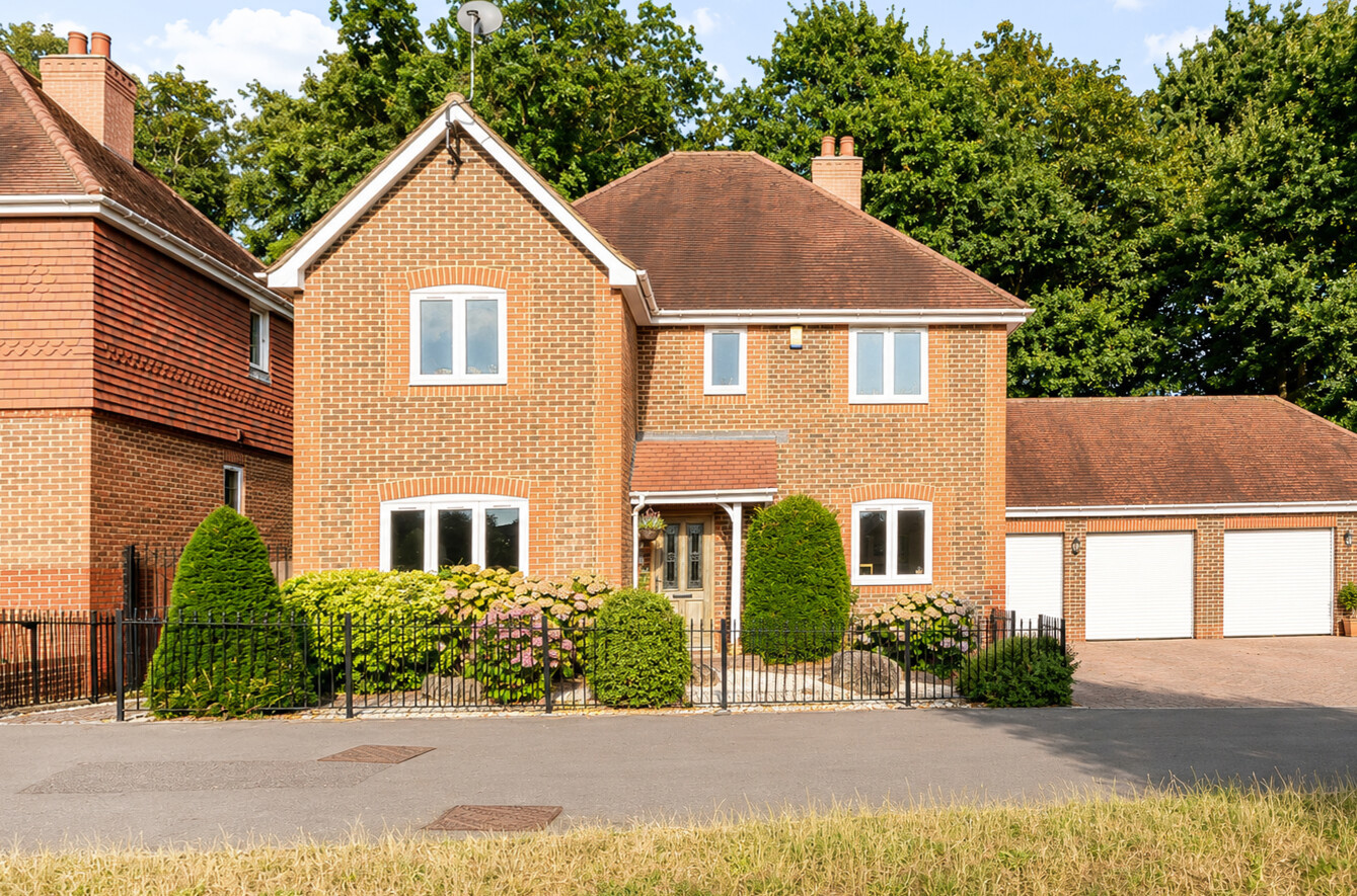 4 bedroom  detached house for sale